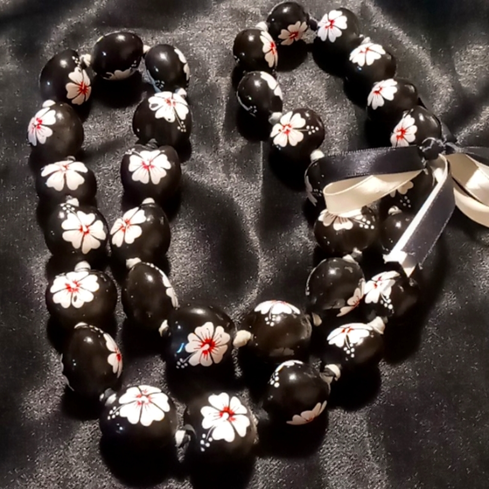 Hawaiian large wooden nut beaded statement necklace.